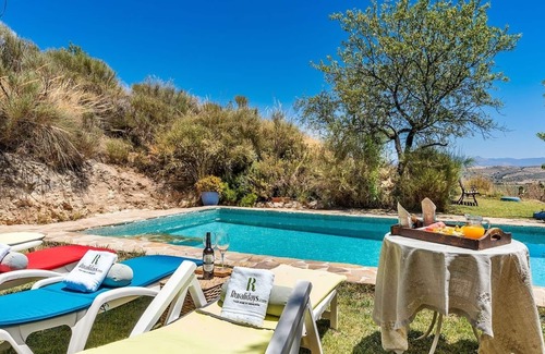 Illora Villa | Discover Cortijo La Alberquilla Íllora: 10/10 Guest Favorite