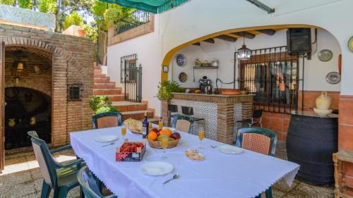 Carcabuey House | Relaxing Getaway at Cortijo la Algallumbilla, Carcabuey
