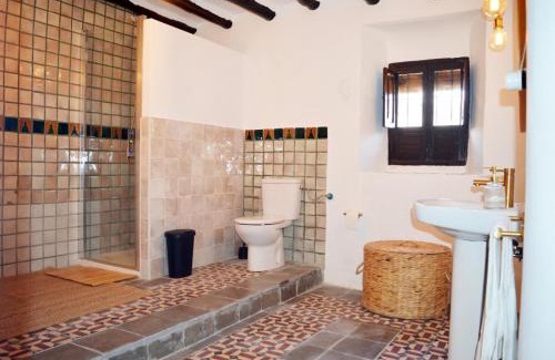 Rute House | Indulge at Cortijo La Cañada: Oceanfront Getaway Rated 10/10