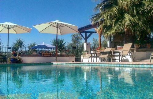 Iznajar Bed & Breakfast | Relax at Cortijo La Haza: 4-Star Oceanfront Retreat