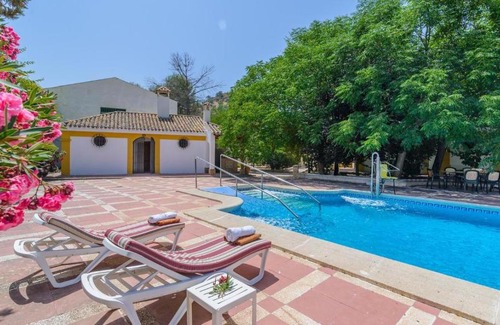 Priego de Cordoba House | Discover Cortijo La Mimbre: Poolside Retreat in Priego