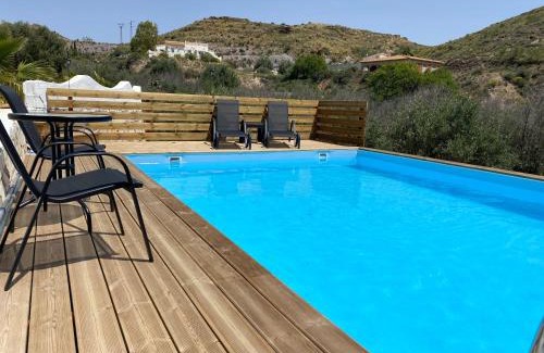 Cantoria Bed & Breakfast | Enjoy a Relaxing Stay at B&B Los Corazones with Pool Access
