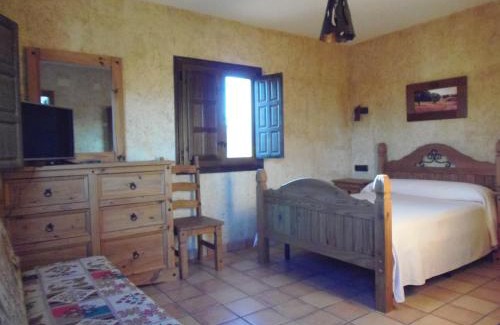 Alhama de Granada House | Discover Cortijo Moyano: Pet-Friendly Retreat with Pool