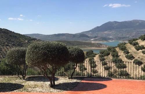 Iznajar Villa | Discover Cortijo Rocas Altas: Oceanfront Bliss & Pool Access