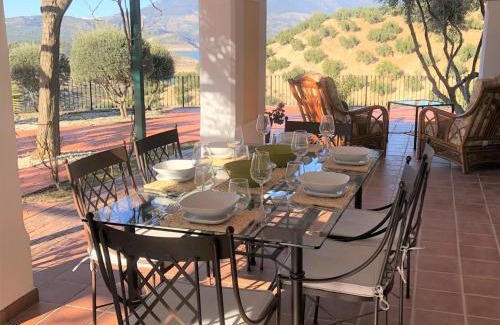 Iznajar Villa | Discover Cortijo Rocas Altas: Oceanfront Bliss & Pool Access