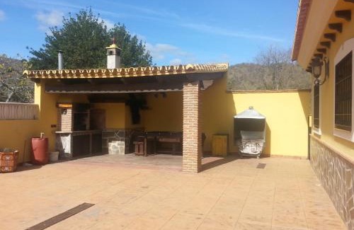 Rincon de la Victoria Cabin | Escape to Cortijo Rural Los Gonzalez with Oceanfront Relaxation