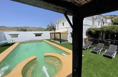 Villanueva Mesia House | Relaxing Cortijo Rural Español: Perfect Retreat to Unwind