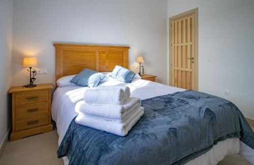 Setenil de las Bodegas Ski Chalet | Exceptional Cortijo San Antonio de Trejo: Pool & Dining Awaits