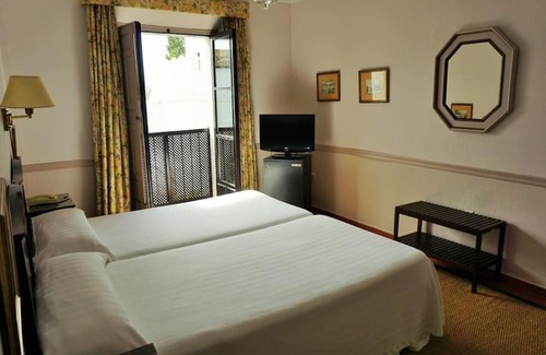 Torre de la Reina Villa | Discover Cortijo Torre de la Reina: Family-Friendly Retreat