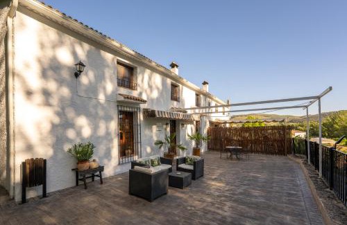 Alcala la Real House | Discover Cortijo Wenceslao II: Oceanfront Bliss Awaits