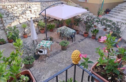Palazzolo Acreide Historic Centre House | Guest Rated 9.9/10 at Cortile Damar Hotel Experience