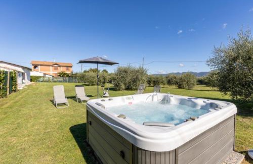 Cortona House | Relaxing Wellness Tuscany House with Hot Tub & Family Friendly