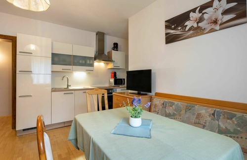 Unterburg am Klopeiner See Apartment | Ideal Apartment for 4: WIFI, Lake View & Pet-Friendly Stay