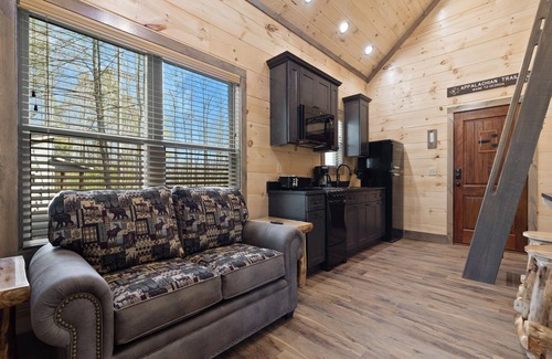 Rocky Grove Cabin | Cozy Cosby Knob - Unit 3: Pet-Friendly Retreat with Spa