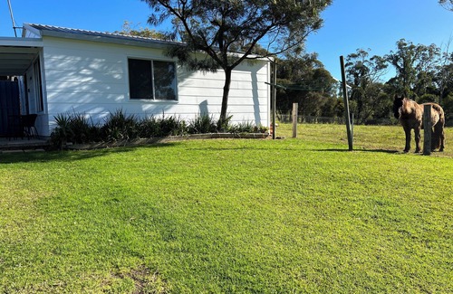 Dora Creek Cottage | Tranquil Country Cabin by the Lake Near Sydney
