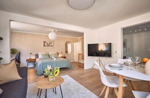Kaiserslautern Apartment | Stylish Cosima: Pet-Friendly Retreat with Hot Tub