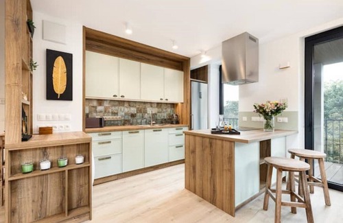 Zwierzyniec Apartment | Cozy Cosmea Junior Suite: Pet Friendly & Breakfast Included