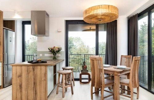 Zwierzyniec Apartment | Cozy Cosmea Junior Suite: Pet Friendly & Breakfast Included