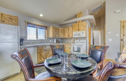 Kanab Cabin | Stellar Cosmic Casita near Zion & Bryce with Pet-Friendly Perks