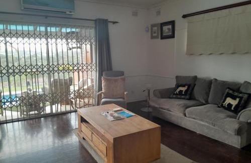 Queensburgh Bed & Breakfast | Discover Cosmic Moments Guest House: Pet-Friendly Retreat