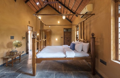 Aurangabad Villa | Rustic Elegance at CosmicStays: Pet & Child Friendly Home
