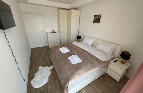 Stefanestii de Jos Apartment | COSMO 2, 2 Rooms, 2 Beds, 1 Parking, Shopping & Swimming