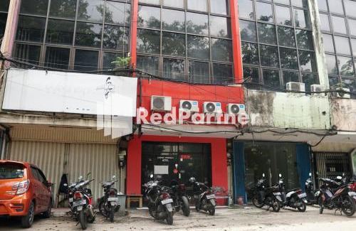 Gambir Hotel | Budget-Friendly Stay at Cosmo Harmoni RedPartner Hotel