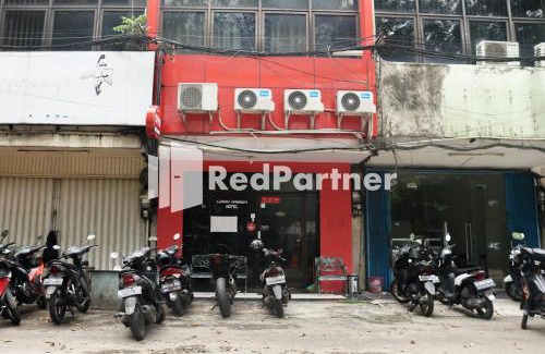 Gambir Hotel | Budget-Friendly Stay at Cosmo Harmoni RedPartner Hotel