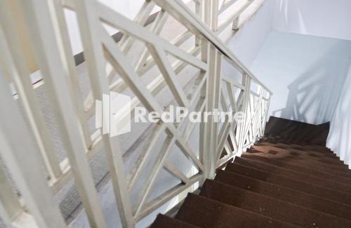 Gambir Hotel | Budget-Friendly Stay at Cosmo Harmoni RedPartner Hotel
