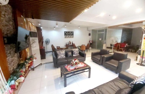 Sampaloc Hotel | Convenient Stay at OYO 924 Cosmo Hotel Espana Near Ust