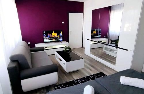 Sarospatak Apartment | Guest Rated 9.8: Stay at Cosmopolitan Apartman with Dining