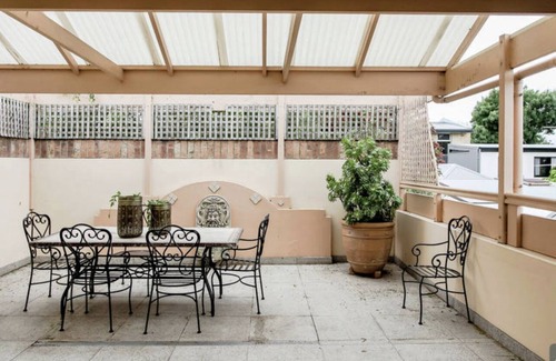 North Adelaide House | Experience a Cosmopolitan Lifestyle in Pet-Friendly Comfort