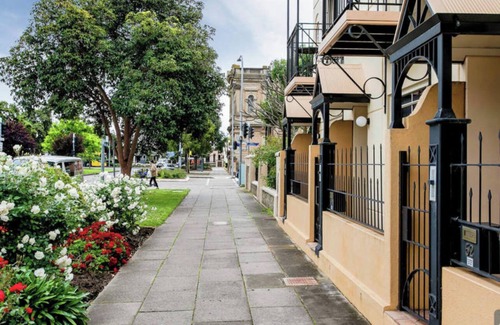 North Adelaide House | Experience a Cosmopolitan Lifestyle in Pet-Friendly Comfort