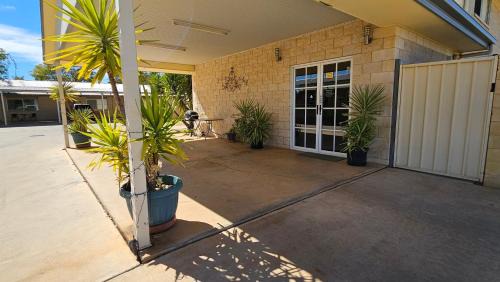 Charleville Hotel | Discover Comfort at Cosmos Country Motor Inn