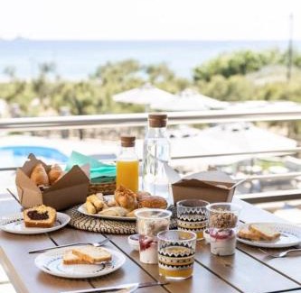 Agios Ioannis Apartment | Oceanfront Escape at Costa D' Ifesto with Pool & Breakfast