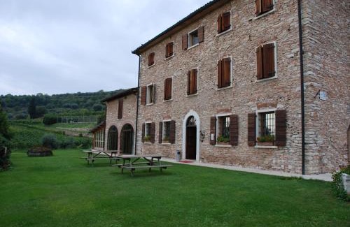 Gargagnago di Valpolicella Hotel | Explore Costa degli Ulivi: Pet-Friendly Oceanfront Retreat