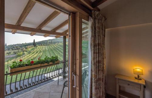 Gargagnago di Valpolicella Hotel | Explore Costa degli Ulivi: Pet-Friendly Oceanfront Retreat