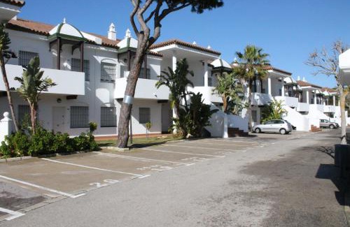 Poblado Sancti Petri Apartment | Oceanfront Costa El Castillo: Family-Friendly with WIFI
