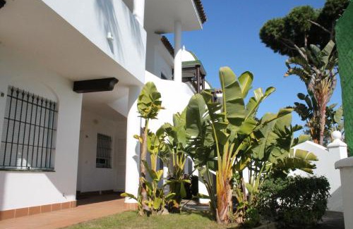 Poblado Sancti Petri Apartment | Oceanfront Costa El Castillo: Family-Friendly with WIFI