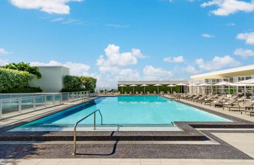 Hollywood Resort | Discover Costa Hollywood Beach Resort - All Suite Retreat
