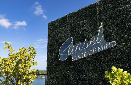 Hollywood Resort | Discover Costa Hollywood Beach Resort - All Suite Retreat