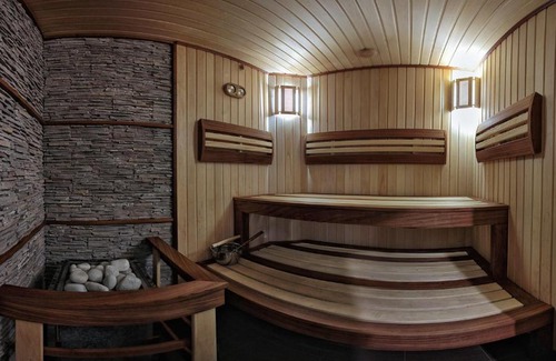 Naberezhnye Chelny Hotel | Budget-Friendly Costa Hotel with Hot Tub & Kitchen Amenities