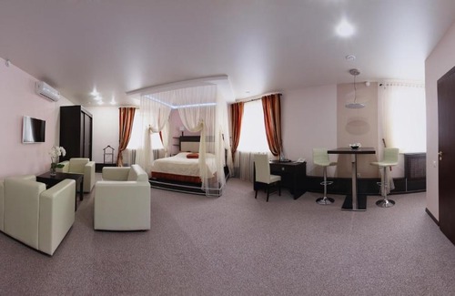 Naberezhnye Chelny Hotel | Budget-Friendly Costa Hotel with Hot Tub & Kitchen Amenities