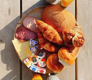 Huijbergen Other | Discover Costa Kabrita: Family-Friendly & Pet Accessible