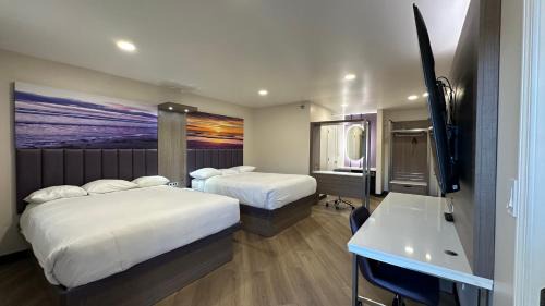 Mesa Verde Hotel | Budget-Friendly Costa Mesa Inn Near Newport Beach