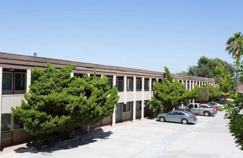 Mesa Verde Hotel | Budget-Friendly Costa Mesa Inn Near Newport Beach