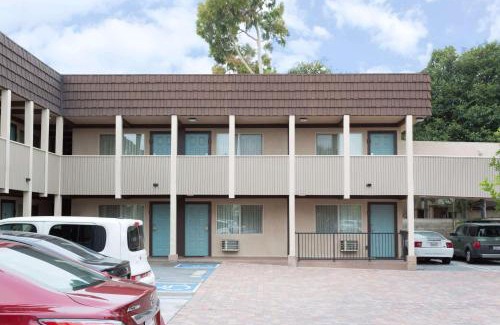 Mesa Verde Hotel | Budget-Friendly Costa Mesa Inn Near Newport Beach
