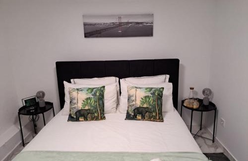 Costa de Caparica Hotel | Relax at Costa Paradise Beach with Kitchen Amenities