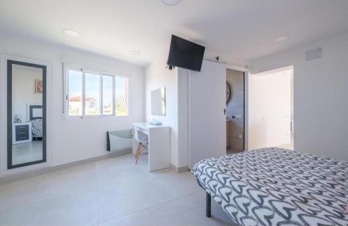 Vinaros Apartment | Coastal Escape at Costa Sur: 4-Star Oceanfront Retreat