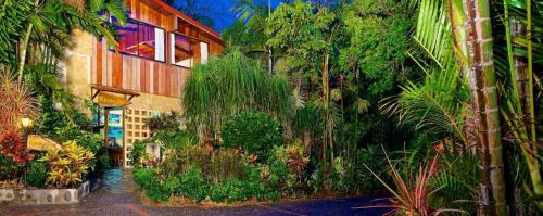 Escazu Hotel | Family-Friendly Costa Verde Inn with Pool & Kitchen Amenities